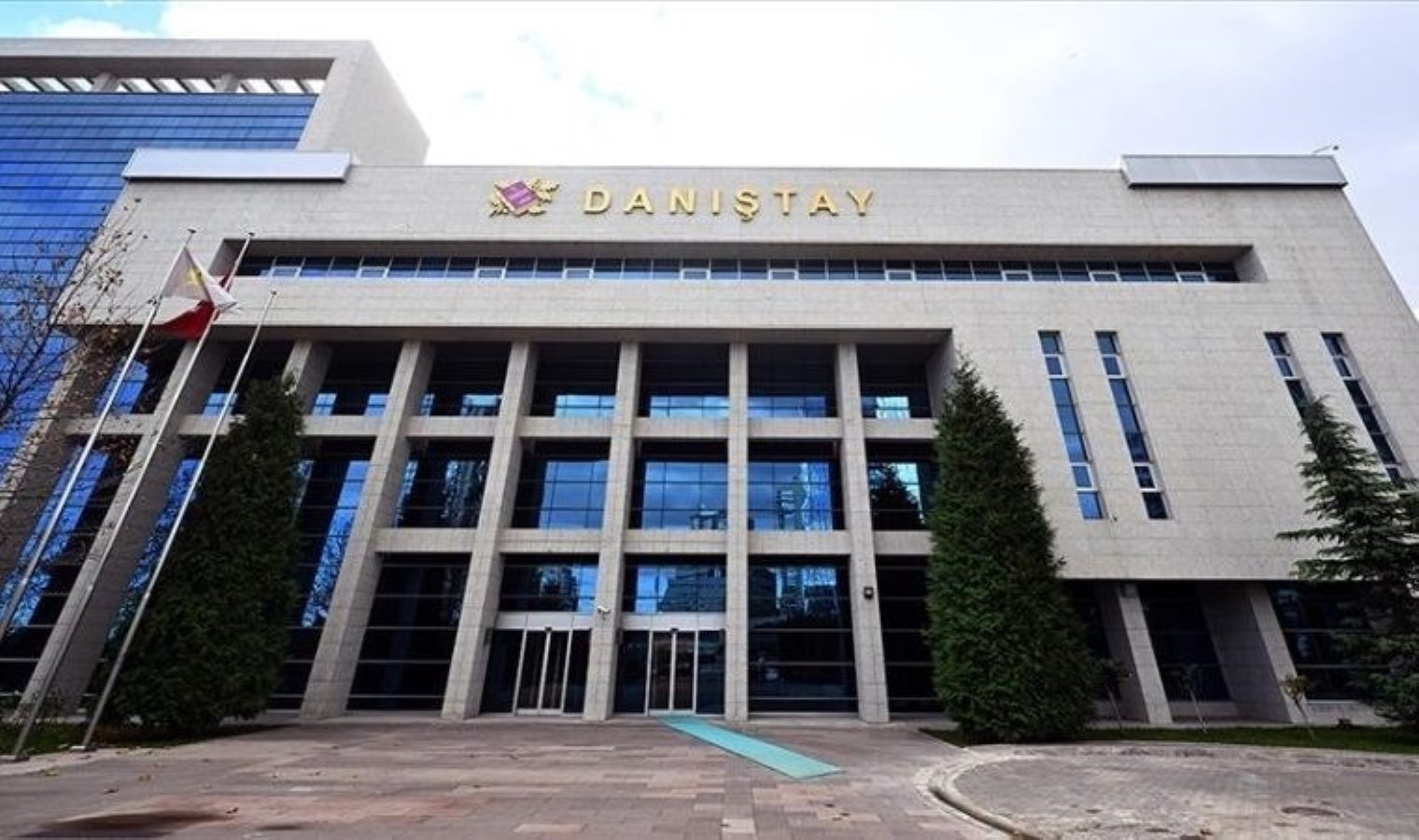 ÇHD dava açmıştı: Kamu görevlilerine avukatlık stajında ‘çalışma kolaylığı sağlanmasına’ ilişkin yönetmeliğe iptal