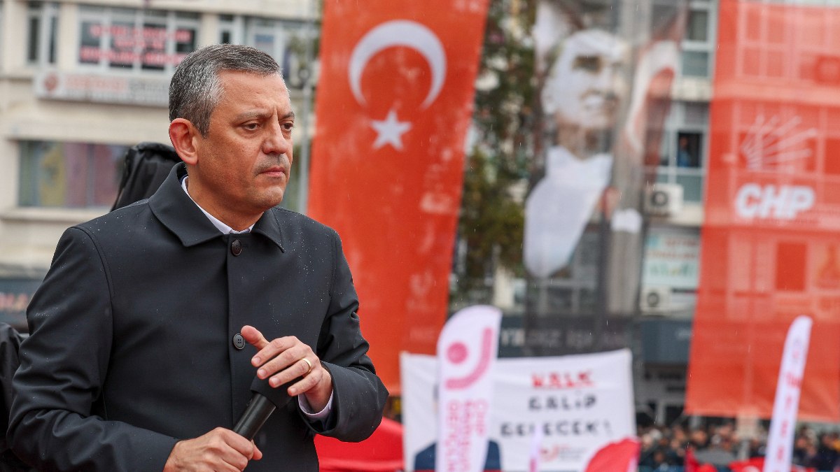 CHP lideri Özgür Özel: Atatürk’ü Samsun’da karşılayan da Ekrem’di