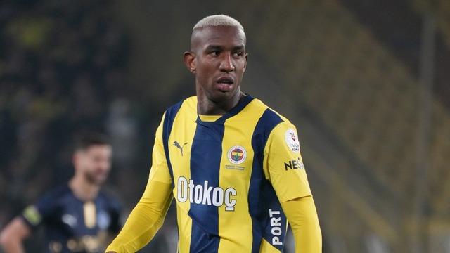 Fenerbahçe geriden gelip kazandı! Sarı-Lacivertliler sahasında Trabzonspor’u 4-1 mağlup etti, Galatasaray ile olan puan farkını 3’e düşürdü