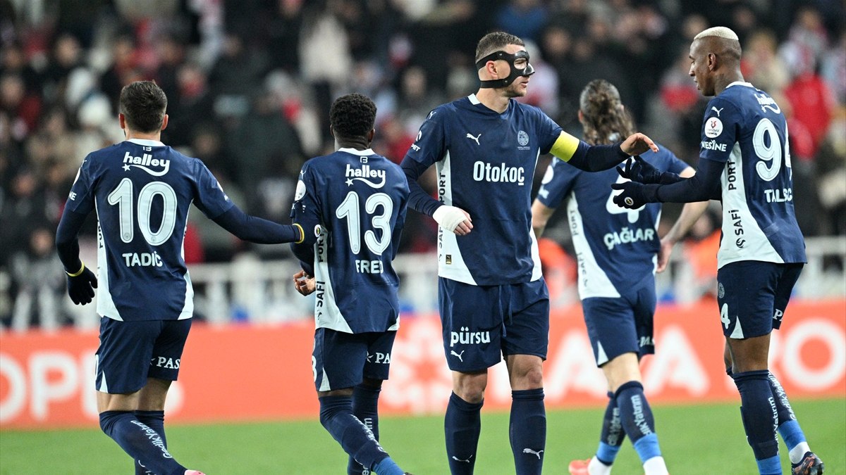 Fenerbahçe, Sivasspor’a 3 attı