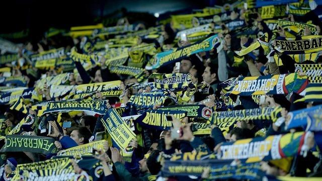 Fenerbahçe Trabzonspor karşısında kalesinde golü görünce tribünler karıştı! Yayıncı kuruluş sesi kıstı, Mourinho’ya büyük tepki