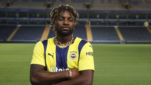Fenerium’a giden futbolcu gündem oldu! Bütün hesabı ödedi… Onu gören taraftarlar şaşırdı