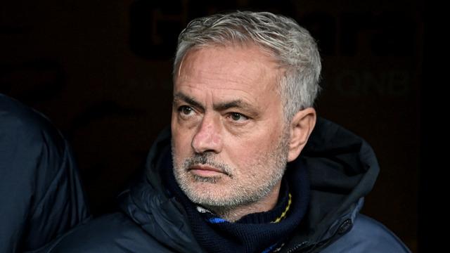 Jose Mourinho 2 yıldıza neşteri vurdu! Trabzonspor maçı kadrosunu belirledi…
