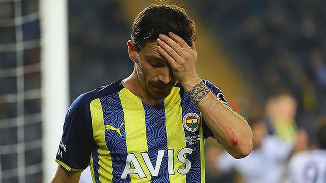 Mert Hakan Yandaş’ın TFF’nin Riva Tesisleri’nde yöneticilerle çay içtiği fotoğraf sızdırıldı, ortalık karıştı! Galatasaraylı taraftarlar sosyal medyayı yangın yerine çevirdi