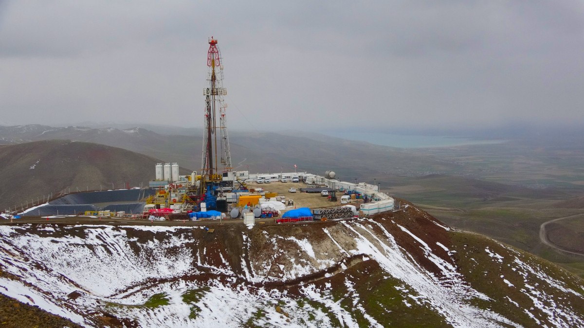 Van’da petrol aranıyor: 200 tonluk dev sondaj kulesi kuruldu