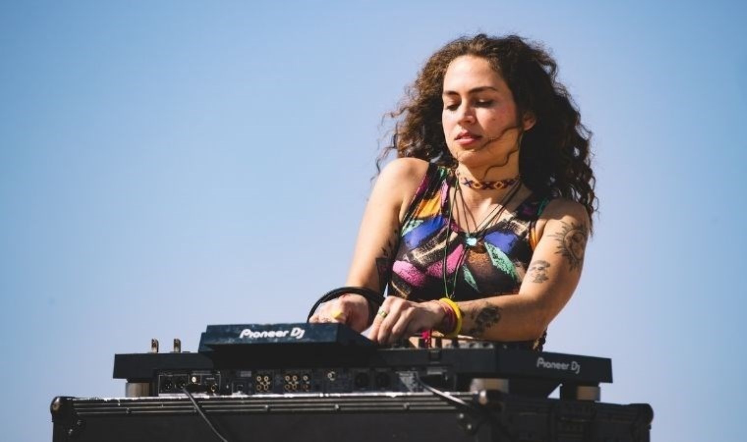 Adım adım DJ kabinine