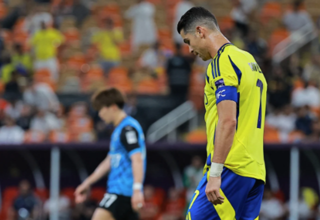 Al Nassr Asya Şampiyonlar Ligi’ne veda etti, dünya Ronaldo’yu konuştu! Portekizli yıldız maçın ardından sahanın ortasında kendisiyle tartıştı