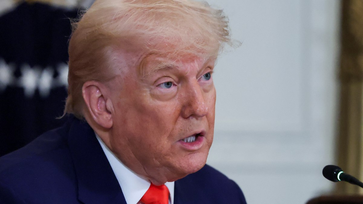 Donald Trump, AB’ye uygulanacak yüzde 50’lik tarifeyi erteledi