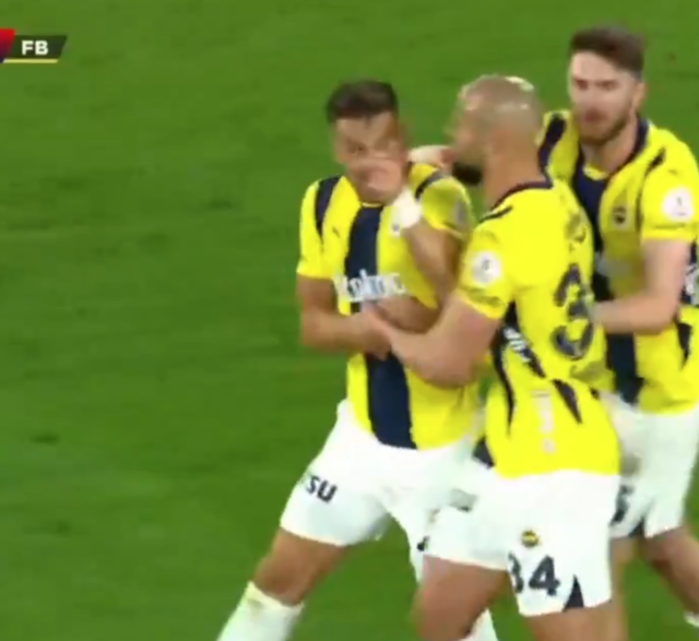 Fenerbahçe’de çok konuşulacak olay! Tadic ve Talisca sahanın ortasında birbirine girdi, takım arkadaşları zor sakinleştirdi