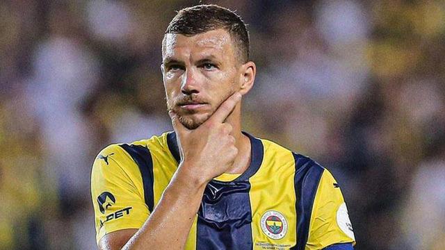 Fenerbahçe’nin tecrübeli golcüsü Edin Dzeko’dan göndermeli paylaşım! Kimse anlam veremedi…