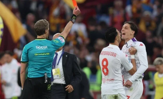 Galatasaray’dan kiralık olarak gitmişti! Zaniolo, Roma mücadelesinde adeta çılgına döndü oyundan atıldı: Kariyerinin sonu