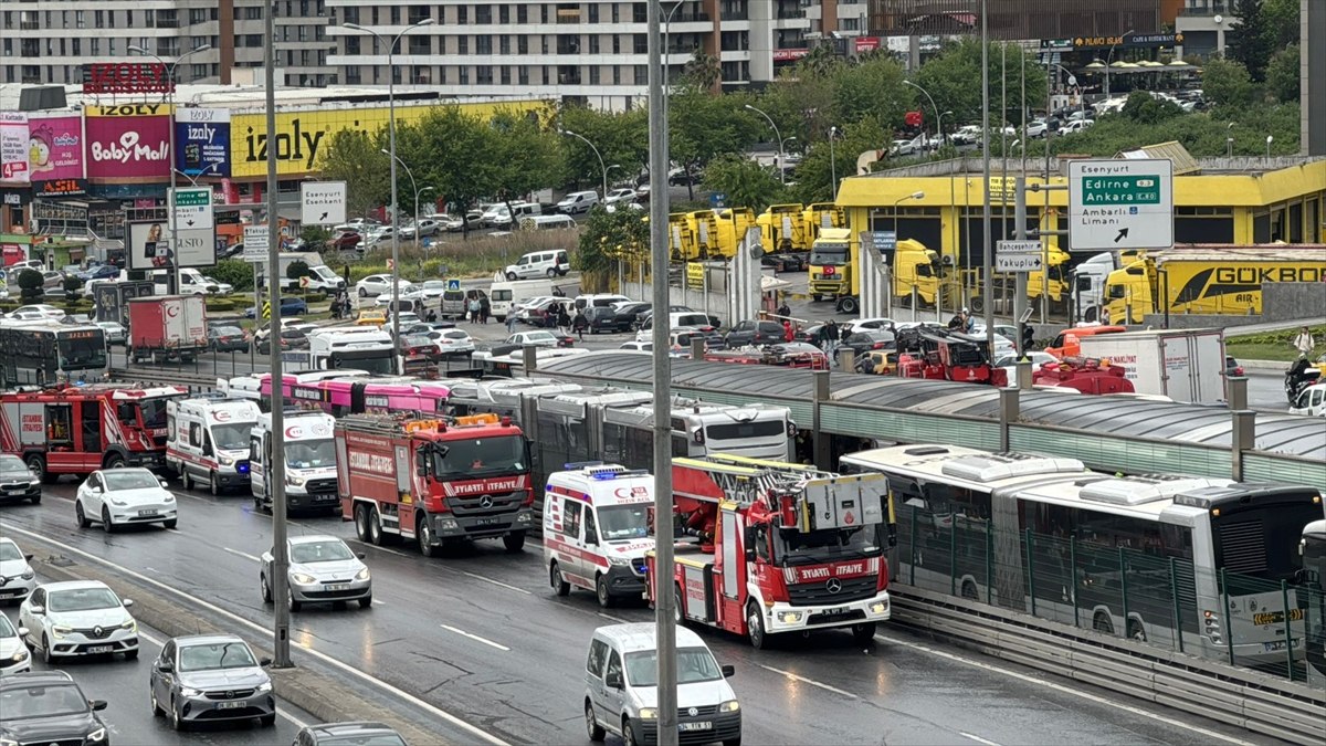 İstanbul’da metrobüs kazası: 1 ölü 20 yaralı
