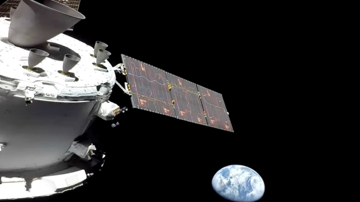 Kontrolden çıkan 500 kiloluk uzay aracı Dünya’ya yol alıyor