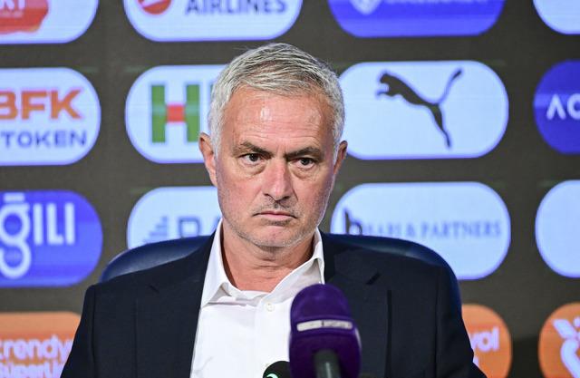 Mourinho’ya “Kalacak mısınız?” diye soruldu… Basın toplantısına damga vurdu