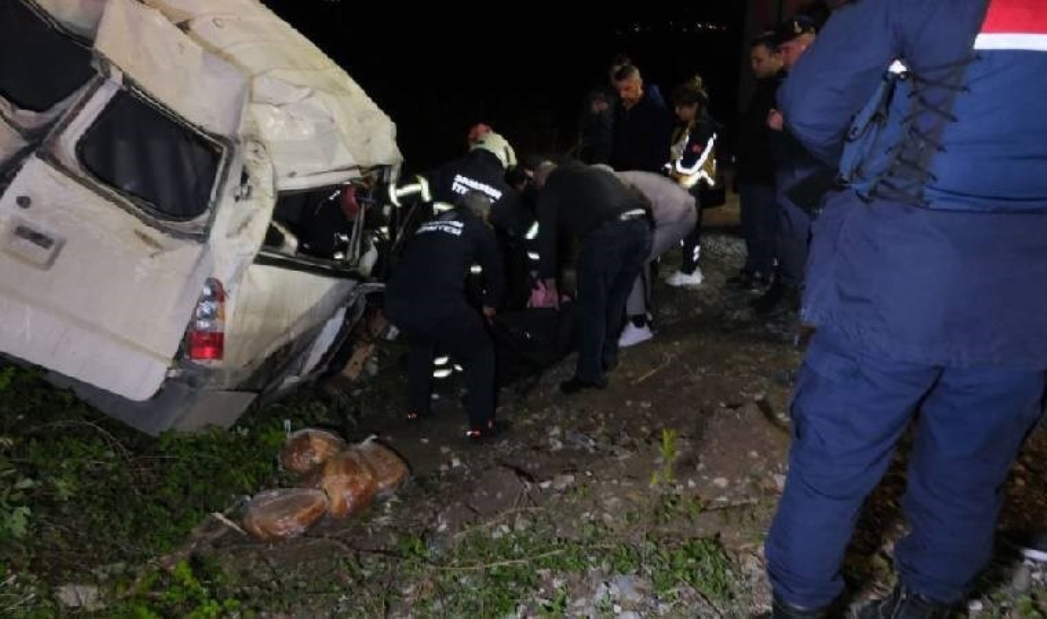 Samsun’da minibüs şarampole devrildi: Ölü ve yaralılar var!