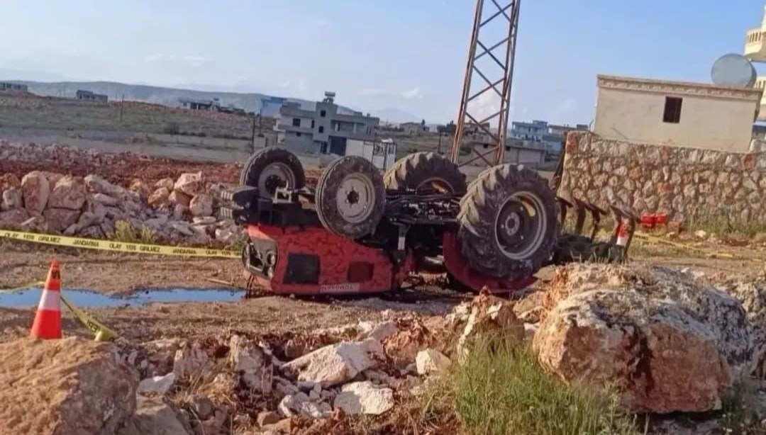 Şanlıurfa’da traktörün altında kalan 2 çocuk annesi öldü