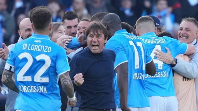 Serie A’da Napoli, Lecce’yi 1-0 yenerek liderliğini perçinledi
