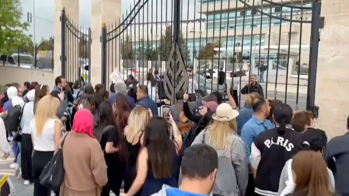 Sokak hayvanları destekçileri zorla AYM’ye girmeye çalıştı