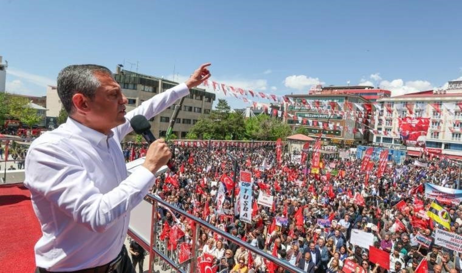 Van’da yurttaşlara seslenen Özel, ‘Sandığın işlevsiz kılınmaya’ çalışıldığına dikkat çekti: Terörsüz Türkiye’ye evet