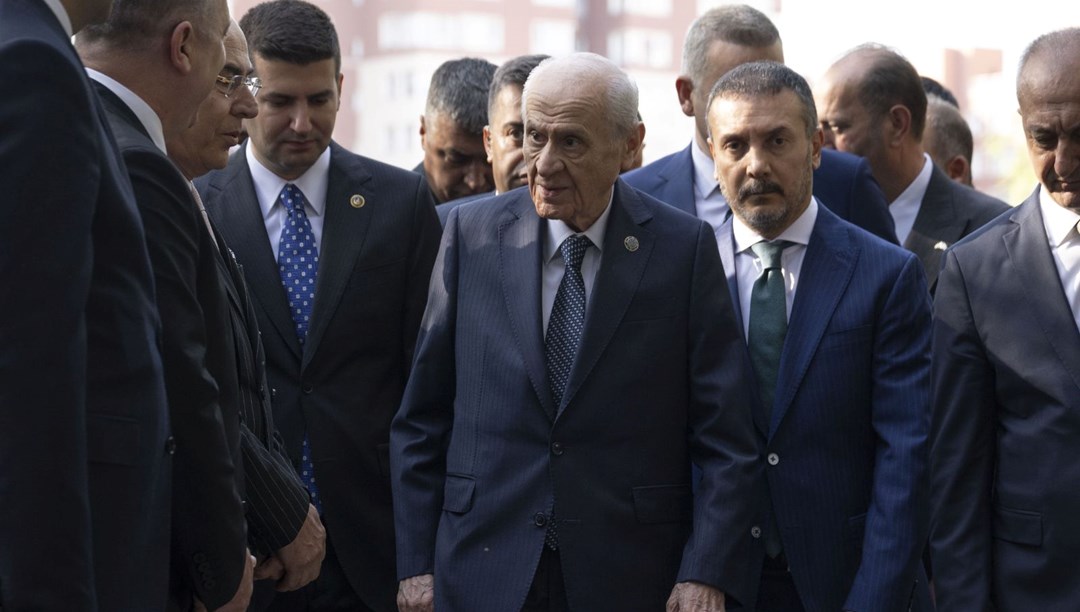 Bahçeli, Türkeş’in kabrinde