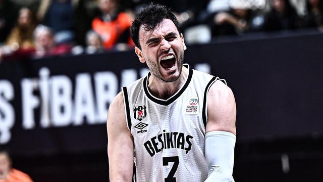 Beşiktaş, Anadolu Efes’i yarı finalde mağlup ederek durumu 1-1’e getirdi!