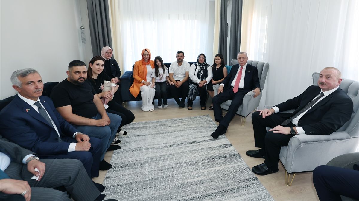 Cumhurbaşkanı Erdoğan ve İlham Aliyev’den depremzede aileye ziyaret