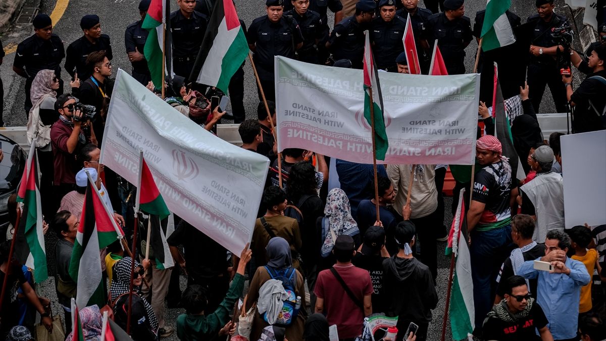 Dünya genelinde İsrail’in İran’a yönelik saldırılarına karşı protestolar çoğalıyor