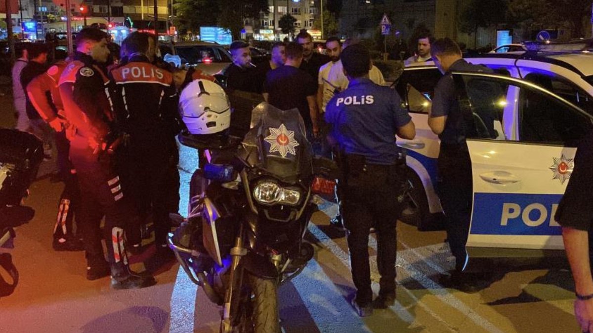 Eskişehir’de elindeki satırla çevreye saldıran şahıs gözaltına alındı