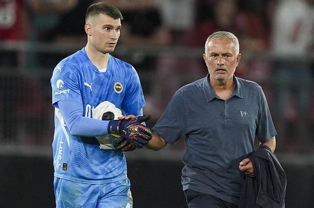 Fenerbahçe’den ayrılacağı konuşuluyordu! Livakovic’ten Mourinho sözleri: Söylenenler doğruymuş…