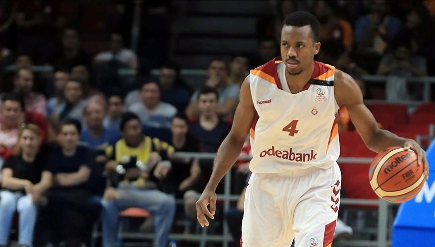 Fenerbahçe’den ayrıldı Galatasaray’a imza attı