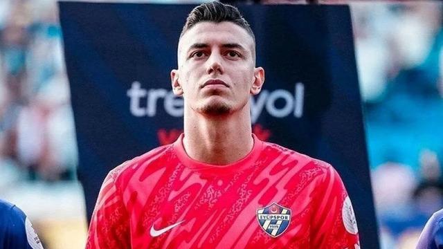 Galatasaray istiyordu! Eyüspor kalecisi Berke Özer’den transfer açıklaması