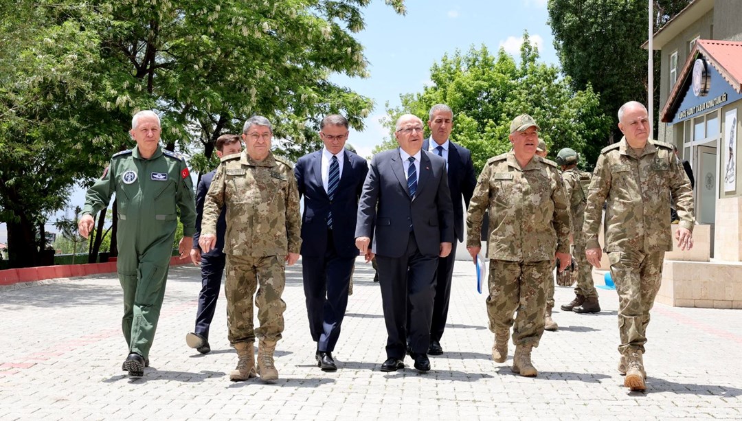 Komutanlar İran sınırında! Bakan Güler: Güvenlik tedbirleri artırıldı