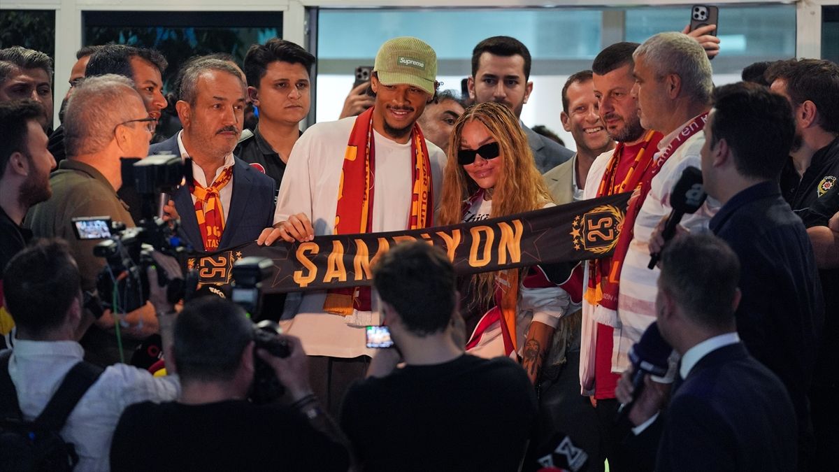 Leroy Sane, Galatasaray için İstanbul’a geldi