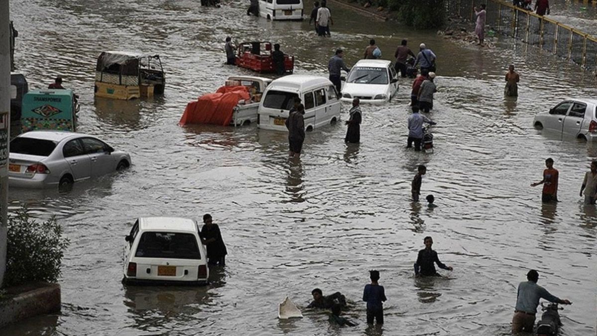 Pakistan’da aşırı yağışlar 38 can aldı