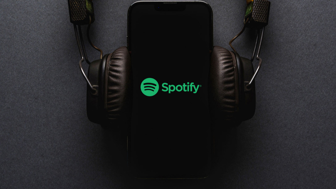 Spotify’ı karıştıran grup The Velvet Sundown: Gerçek mi, yapay zeka mı?