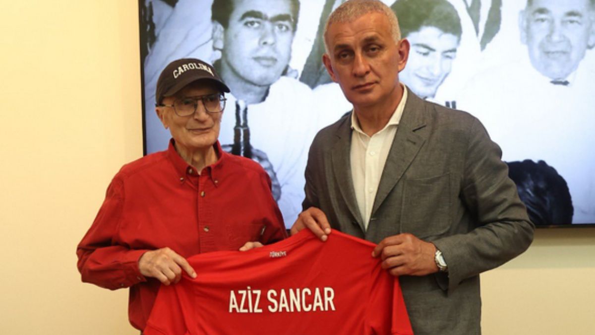 TFF Başkanı Hacıosmanoğlu ve milli futbolcular, Aziz Sancar’ı ziyaret etti