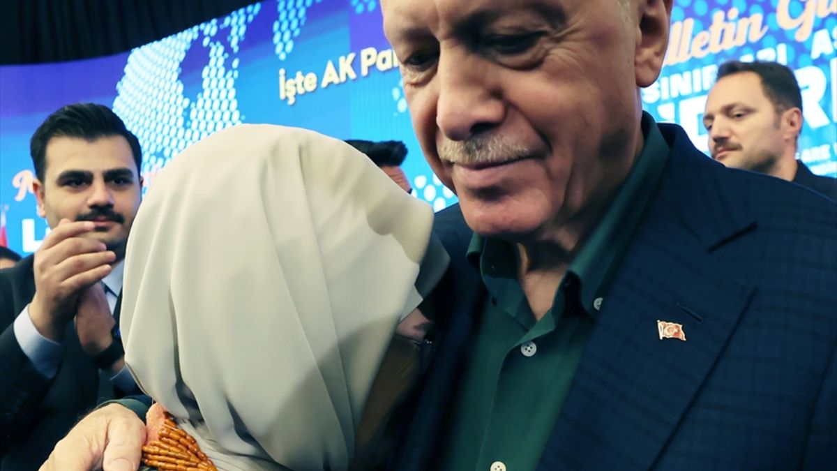 AK Parti kampında Emine Erdoğan’ın duygusal anları