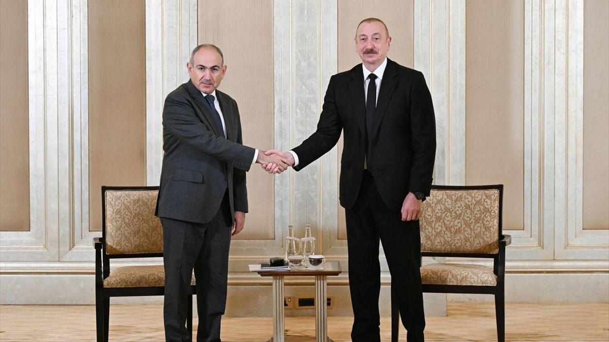 Aliyev ve Paşinyan, Abu Dabi’de bir araya geldi