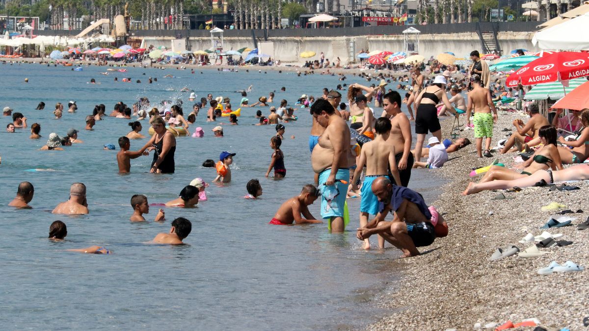 Antalya yanıyor: Termometreler 48 dereceyi gösterdi