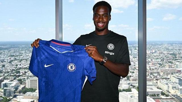 Chelsea altyapısından çıkan yıldız oyuncu Jamie Bynoe-Gittens’a 60 milyon euro verdi! Borussia Dortmund’dan ayrılan oyuncu formayı giydi…