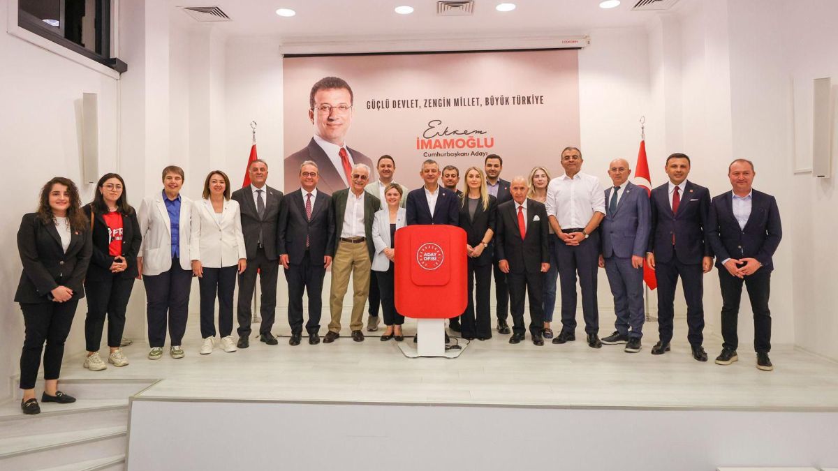 CHP’den tepki çeken eylem: Atatürk portresinin yerine İmamoğlu resmi koyuldu