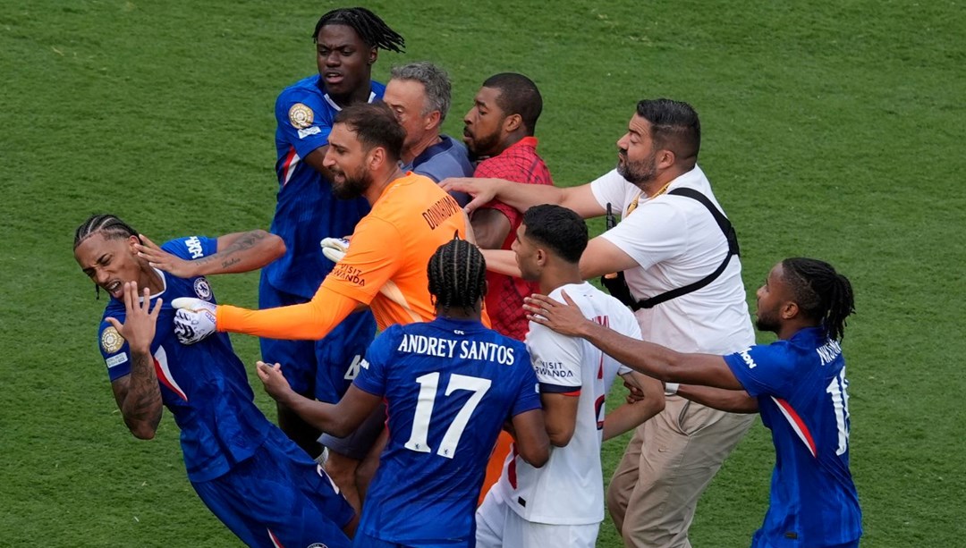 Dev finalin sonunda ortalık karıştı: Teknik direktörden futbolcuya yumruk