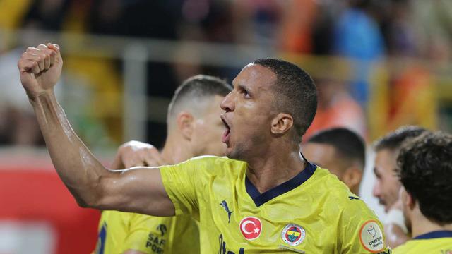Fenerbahçe’nin yıldız stoperi Becao ayrılabilir! İtalya ve Fransa’dan talipleri olan savunma oyuncusu için Fenerbahçe karar verecek…