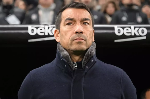 Giovanni van Bronckhorst, Liverpool’a yardımcı antrenör oldu