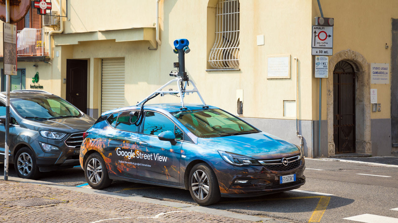 Google Street View’a çıplak yakalandı, Google’dan tazminat aldı
