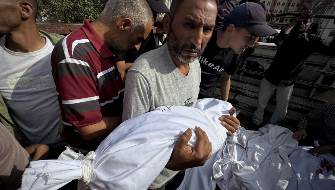 İsrail, açlığa mahkum ettiği Filistinlilere bomba yağdırıyor