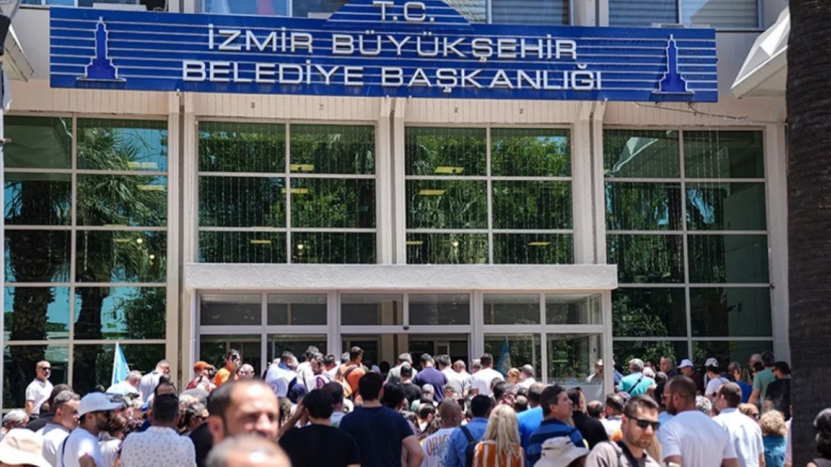 İzmir Büyükşehir Belediyesi’ne yolsuzluk soruşturması: Tunç Soyer tutuklandı