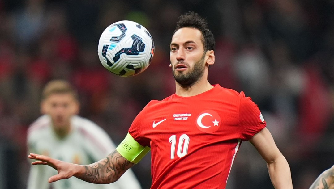 “Mourinho ısrar ediyor” diyerek duyurdular: Fenebahçe’nin Hakan Çalhanoğlu teklifinin ayrıntıları ortaya çıktı