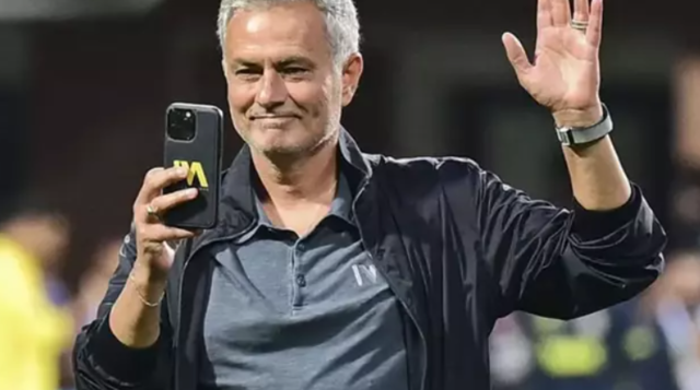 Mourinho tek cümlesiyle ikna etti! Fenerbahçe’ye 25 milyon Euro’luk golcü… Transferde sadece bir engel var