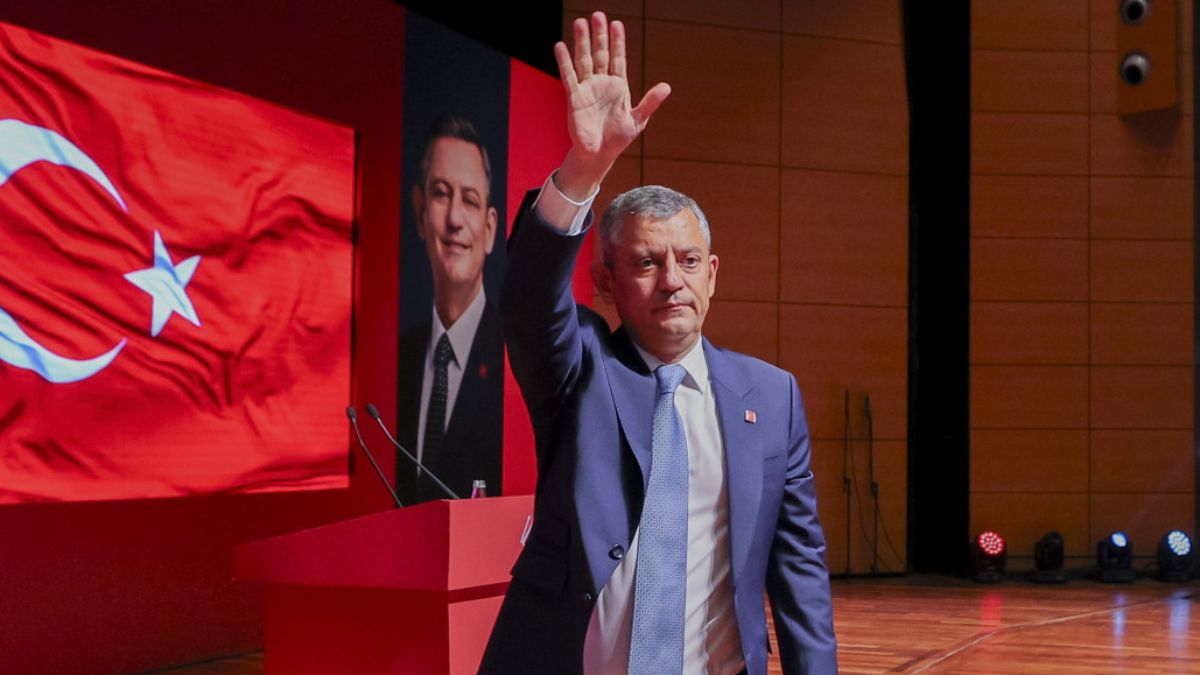 Özgür Özel Leman’a destek verdi